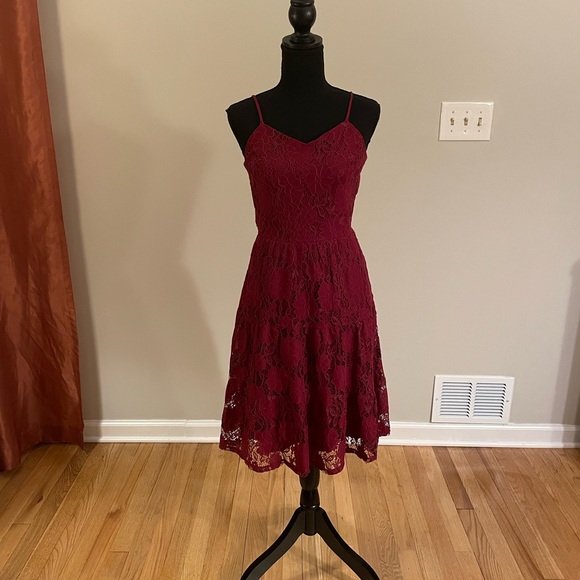 ✨XS~Wine/burgundy, beautiful lace, sweetheart neckline dress.NWOT! - Picture 2 of 7